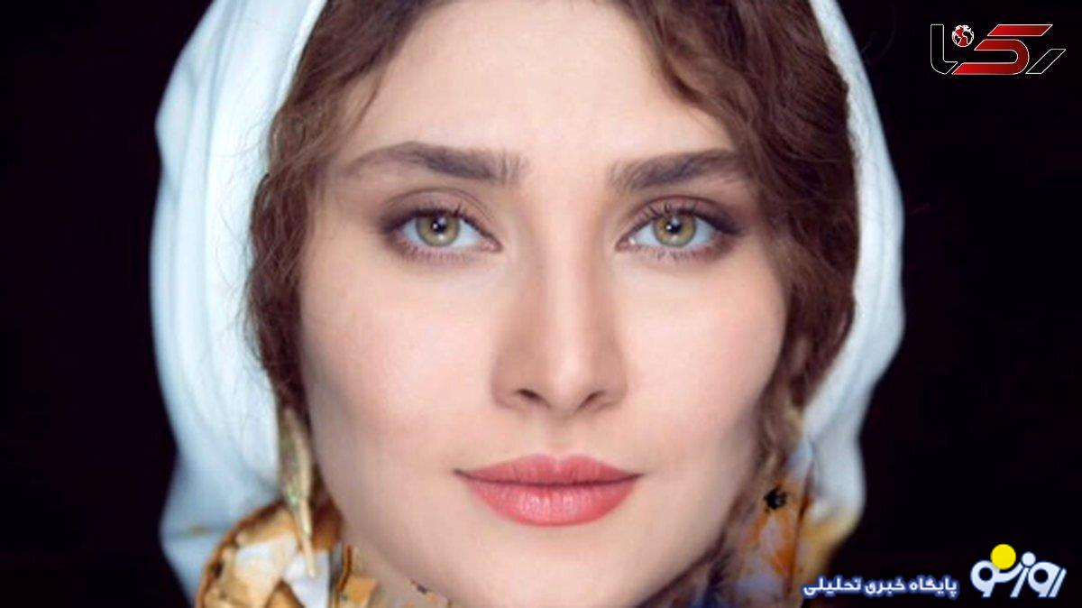 چیدمان شیک و مدرن منزل ساناز سعیدی/گوشهای دنج با کتابخانهای پرشور و گلهایی چشمنواز چیدمان شیک و مدرن منزل ساناز سعیدی/گوشهای دنج با کتابخانهای پرشور و گلهایی چشمنواز