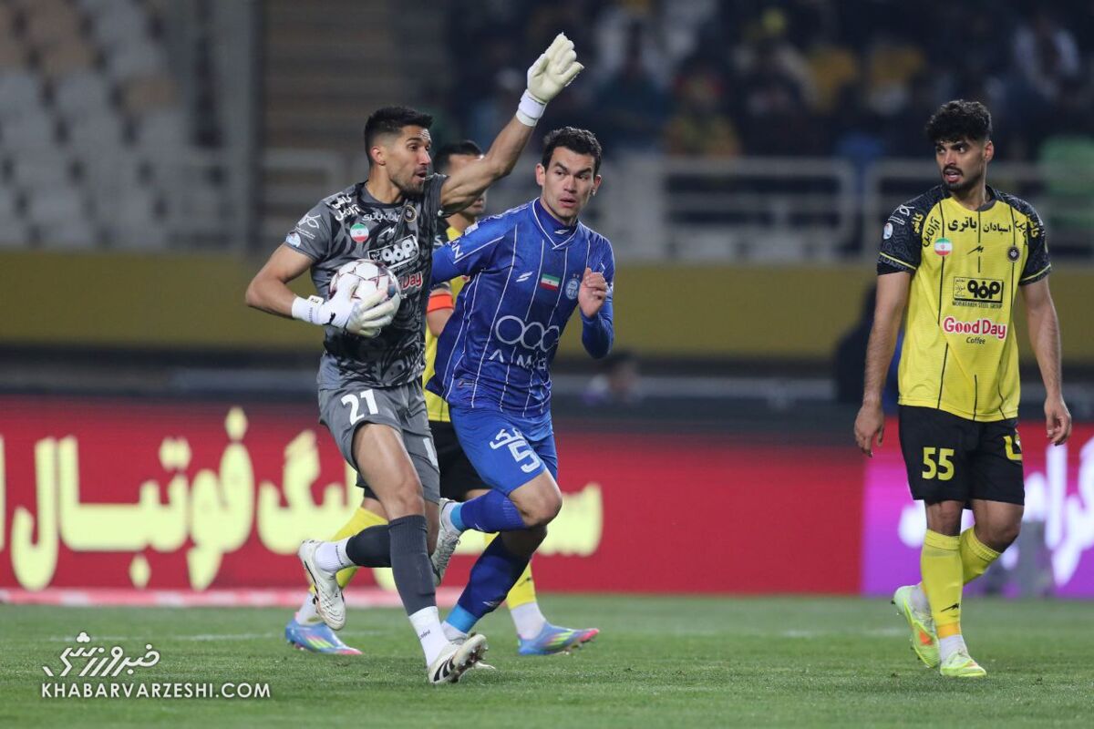 طلسم سرخابیها ادامه دارد/ حسینی نه استقلال را میبرد، نه پرسپولیس را! طلسم سرخابیها ادامه دارد/ حسینی نه استقلال را میبرد، نه پرسپولیس را!